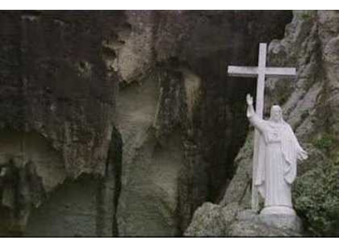 La grotta di Goto dove si nascondevano i cristiani per sfuggire alla persecuzione La grotta di Goto dove si nascondevano i cristiani per sfuggire alla persecuzione